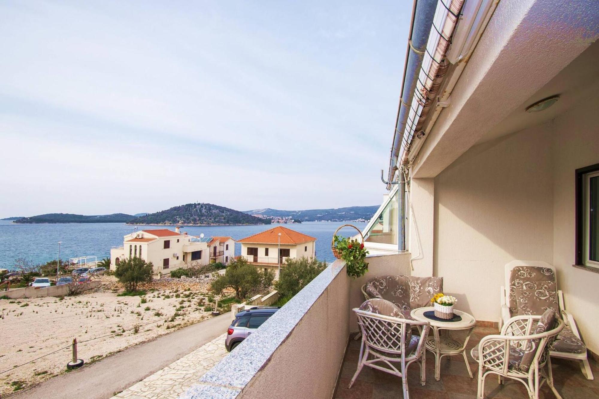Apartment Meri Razanj With Sea View Bagian luar foto
