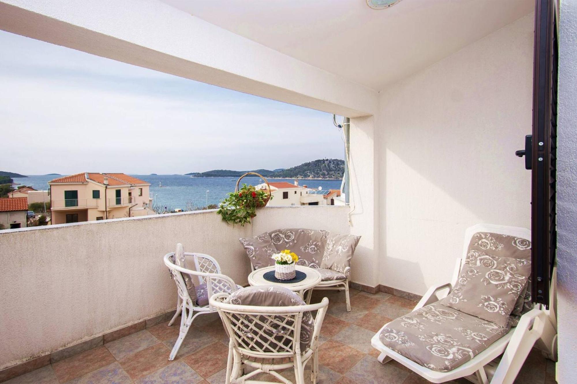 Apartment Meri Razanj With Sea View Bagian luar foto